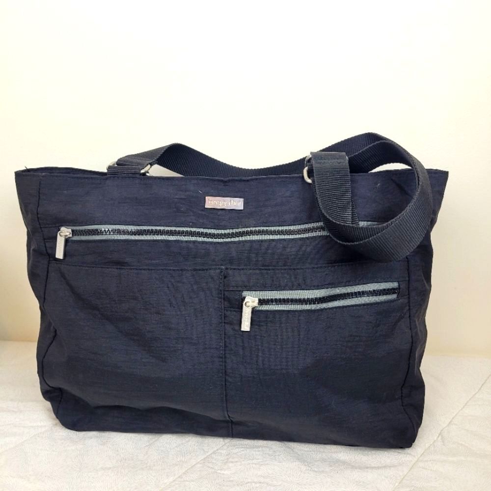 Baggallini Black Nylon Shoulder Bag Exterior Zipper Snap Compartments Travel